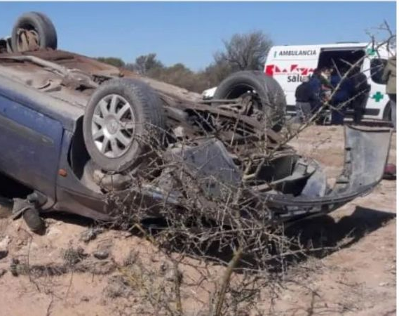 Un penitenciario volcó su auto en Chimbas por esquivar un perro