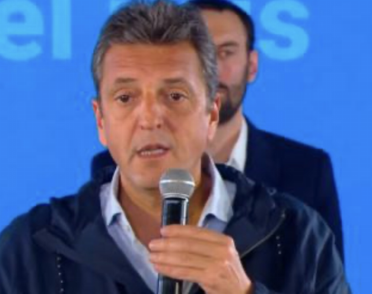 Massa anunció un refuerzo alimentario de $45.000 para jubilados