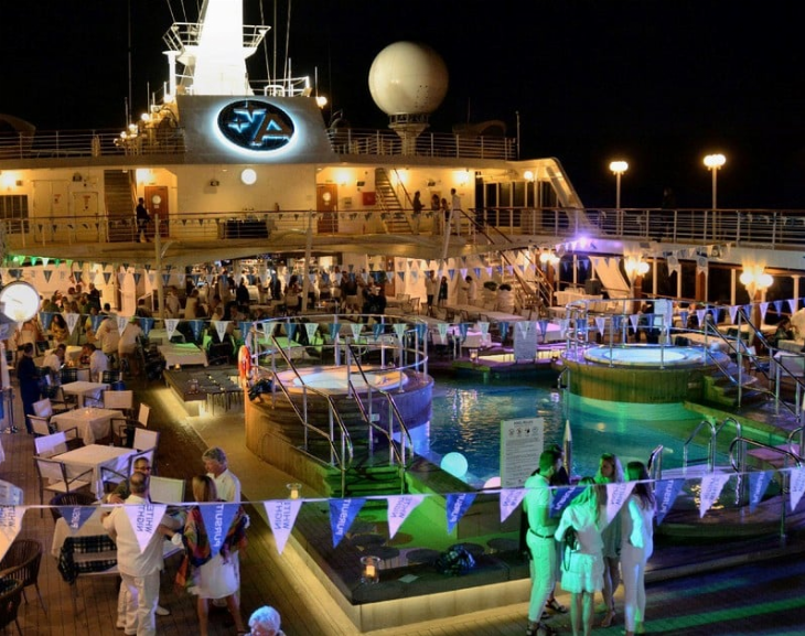 Furor en el Puerto de Buenos Aires por la llegada de un Crucero Swinger
