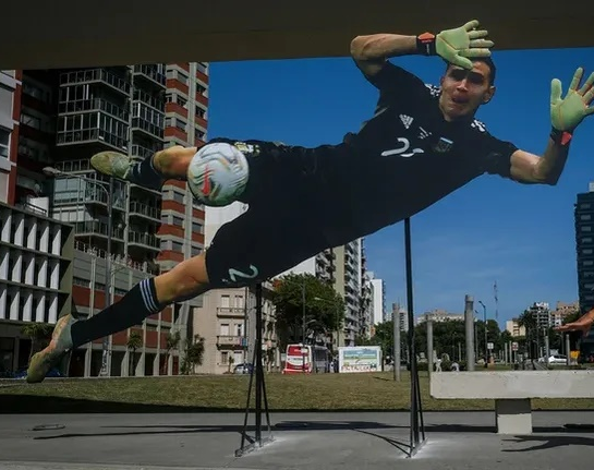 Emocionado, el "Dibu" Martínez fue homenajeado en su Mar del Plata natal