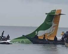 Un avión con 43 personas se estrelló en un lago de Tanzania