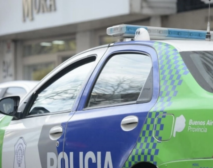 Un adolescente de 13 años fue herido con un cuchillo y arrojado a un contenedor