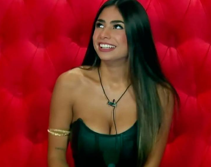 Daniela de GH registra la marca "Pestañela"
