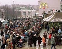 Locura por un combo ruso: Cierra Mc Donalds y piden fortunas por una hamburguesa