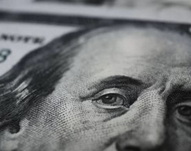 El dólar cerró a $440 y hay casas de cambio que no quieren vender 