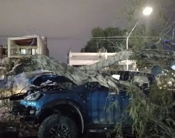 Chocó y la policía le encontró un arma y cocaína