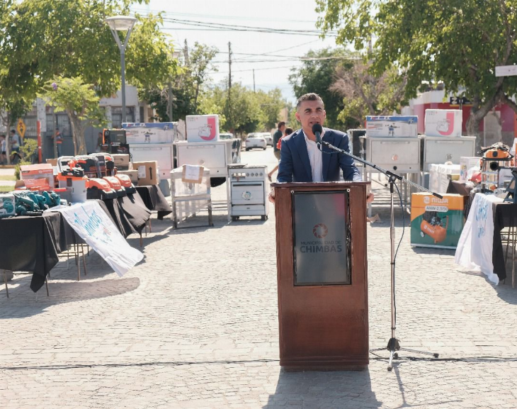 En Chimbas entregaron herramientas de trabajo para potenciar a emprendedores 