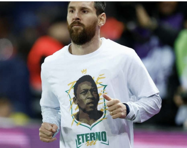 Los jugadores del PSG salieron a la cancha con camisetas homenajeando a Pelé