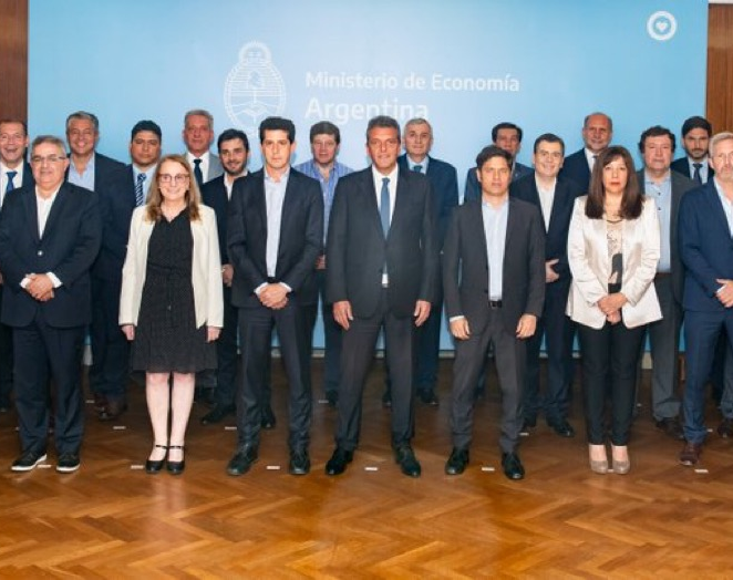 Massa garantizó los fondos a las provincias para el pago de sueldos y aguinaldos