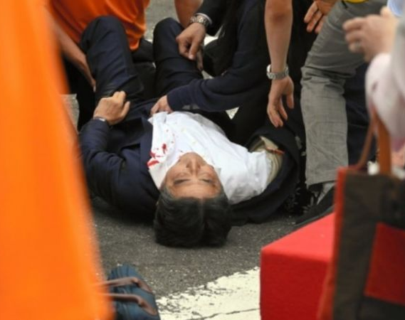 Asesinaron de un disparo al ex primer ministro de Japón