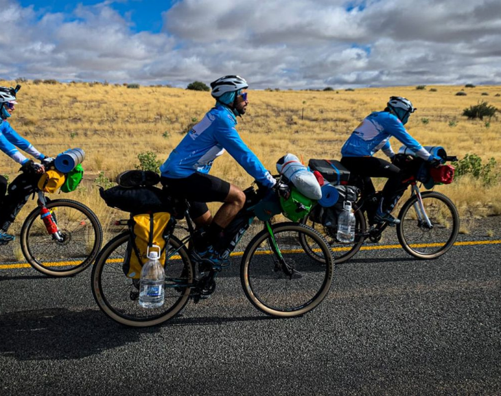 Tras una larga travesía, tres cordobeses llegaron en bicicleta a Qatar para ver el mundial