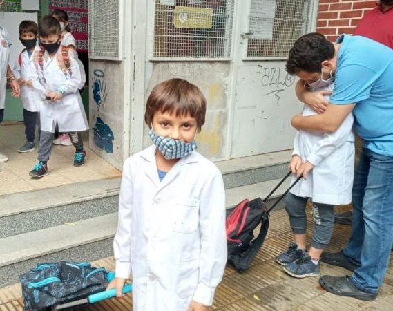 Avanza la negociación para implementar una hora más en las escuelas primarias 