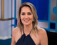 Losada criticó la "militancia rentada", pero nombró a su hermana con el escalafón más alto