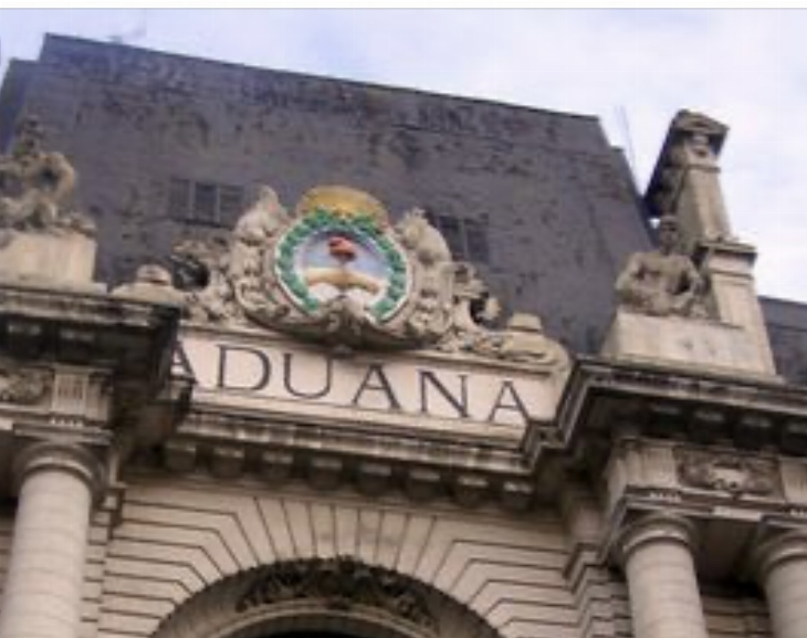 Aduana suspendió a más de 50 exportadores por irregularidades con divisas