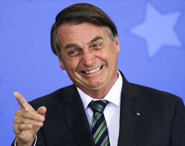 Jair Bolsonaro: "Este Gobierno se pone muy feliz cuando la gente compra armas"