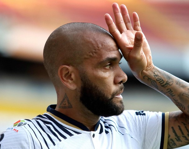 Piden 9 años de cárcel a Dani Alves por presunta violación