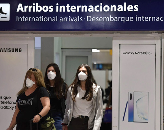 Las compañías aéreas extranjeras piden reunión "urgente" con el Gobierno y alertan que miles de argentinos quedarán varados en el exterior