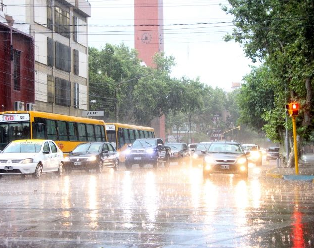 El Servicio Meteorológico anunció un fin de semana con lluvias y viento