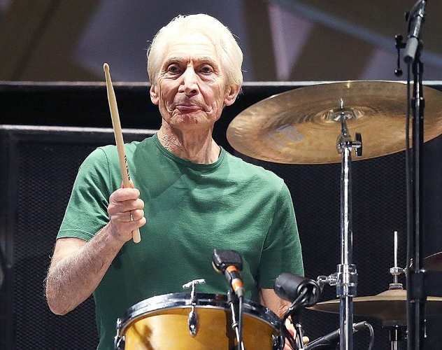 Murió Charlie Watts histórico baterista de los Rolling Stones