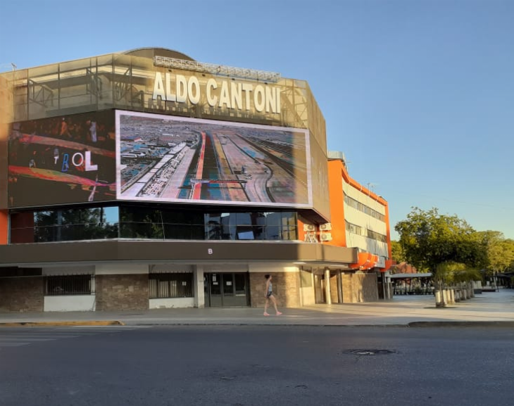 Un obrero que trabajaba en el Estadio Aldo Cantoni recibió una descarga eléctrica