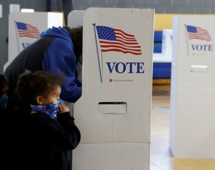 Trump y Biden definen voto a voto por la Casa Blanca