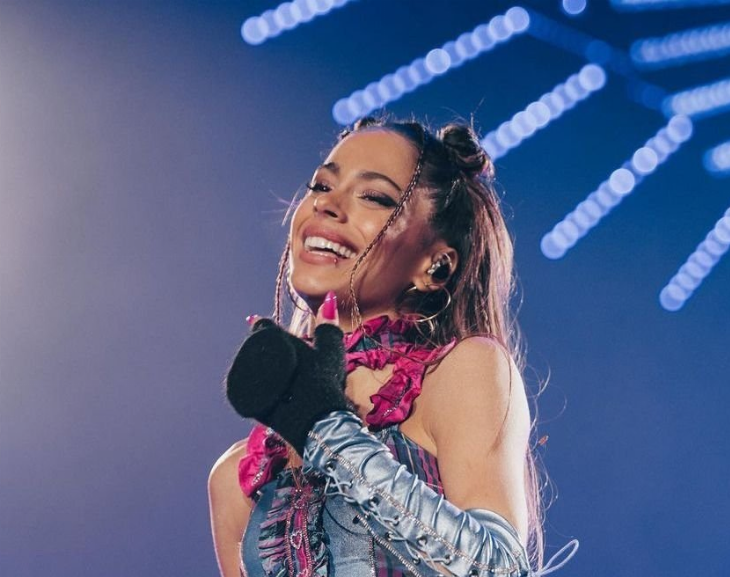 Una fan se desesperó cuando Tini Stoessel se llevó sus apuntes por error: ¡Rindo mañana!