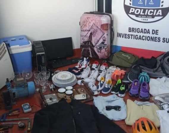 Los engancharon vendiendo lo que robaban