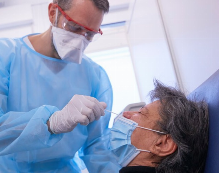 El 70% de los recuperados de COVID-19 conservan al menos un síntoma 6 meses después