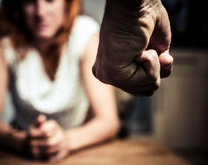 Violento hecho: su pareja le apuñaló la cara y le provocó un derrame 