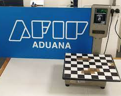 Aduana detuvo una encomienda con cocaína oculta en un tablero de ajedrez