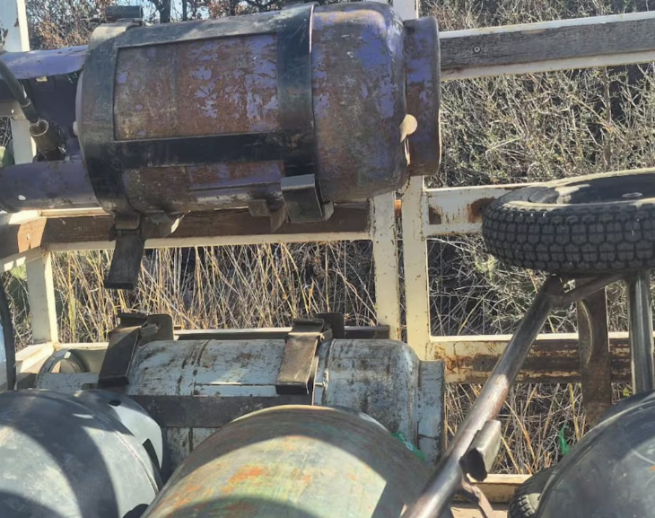 Lo detuvieron por adaptar su camioneta con garrafas como si fueran tubos de GNC