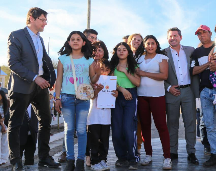 Cumpliendo el sueño de la casa propia: Orrego entregó un nuevo barrio en San Martín