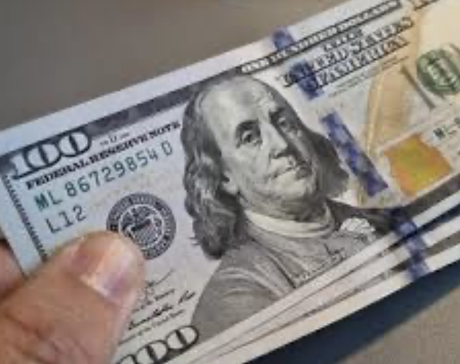 El Gobierno confirmó que mañana el dólar oficial subirá tres pesos y se moverá 3% hasta fin de mes