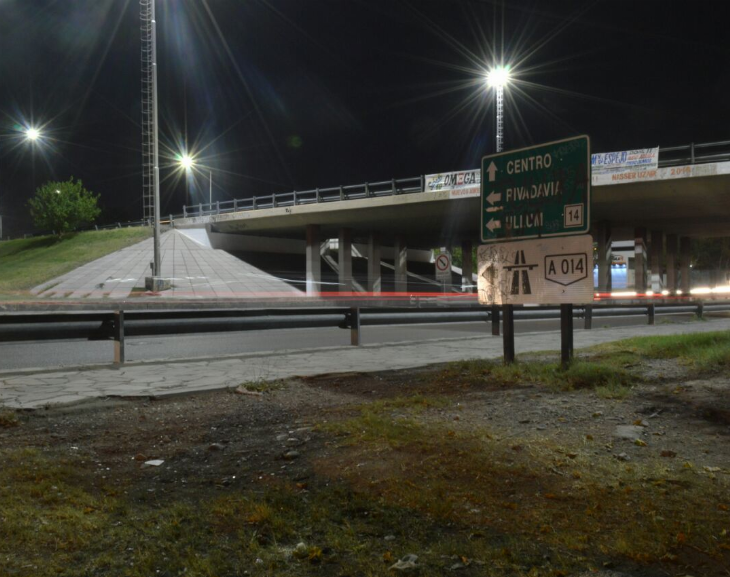 Estaba ebrio, robó una bicicleta, lo persiguieron y se tiró desde un puente de la Circunvalación 