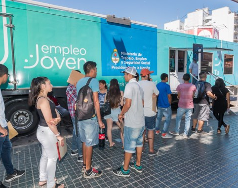 Una buena: bajó el desempleo al 6,9% en el segundo trimestre del año