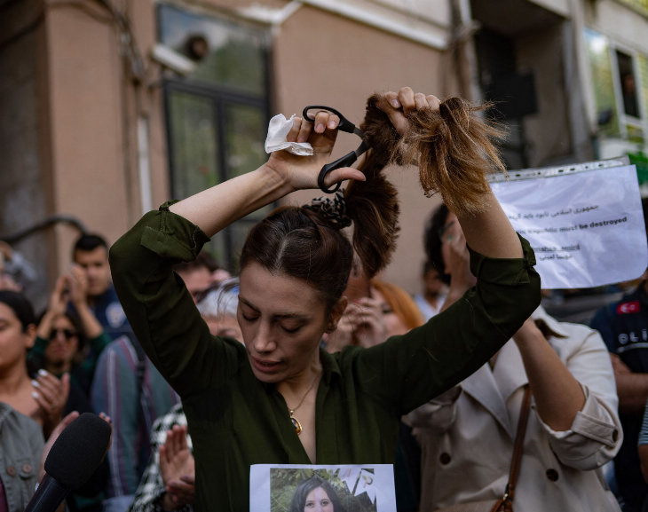 Iraníes volvieron a marchar y desafían al régimen, que intensificó la represión