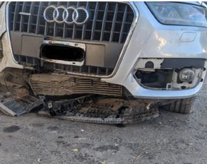 Un abogado ebrio estrelló su Audi en la Central de Policía