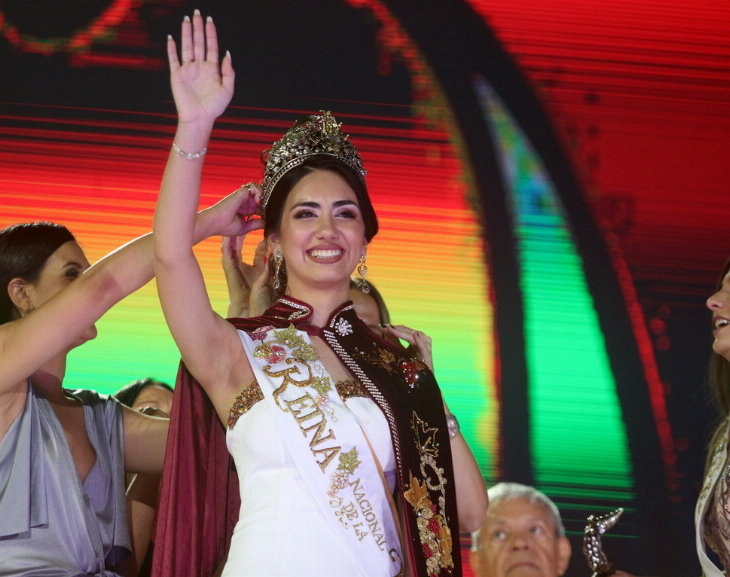  Natasha Sánchez, de Santa Rosa, es la nueva Reina Nacional de la Vendimia 2022
