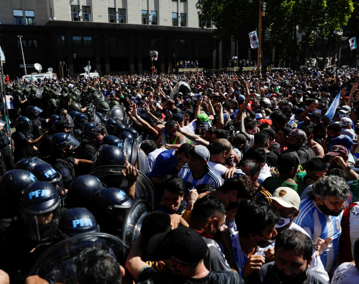 Nación denunció a Ciudad de Buenos Aires por el escándalo del velatorio de Maradona