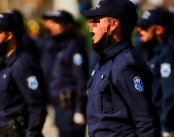 Un cabo de la policía quedó detenido por violento