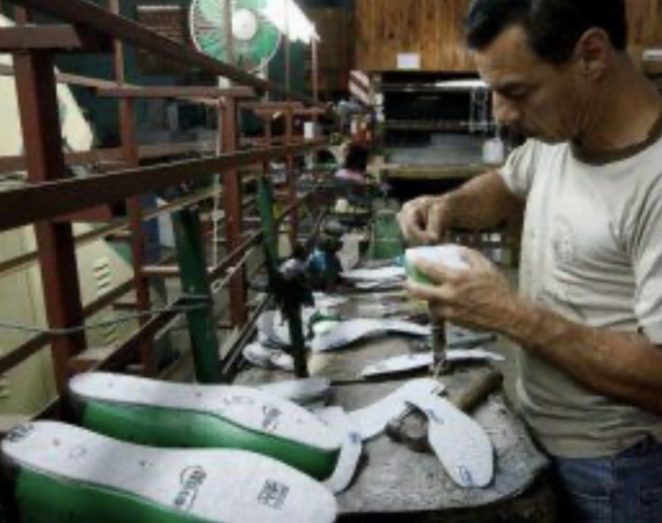 La empresa Dass que fabrica las zapatillas Nike despidió a 45 empleados