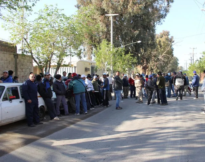 Contratados de Rivadavia protestaron frente al obrador municipal