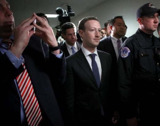 Arrinconado, Facebook podría vender Instagram y WhatsApp