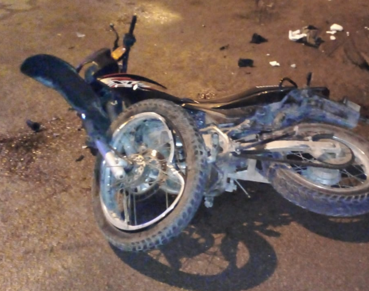 Falleció un hombre al chocar su moto contra un árbol