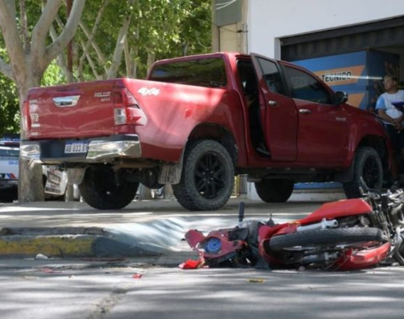 Murió el motorista que fue atropellado por una camioneta