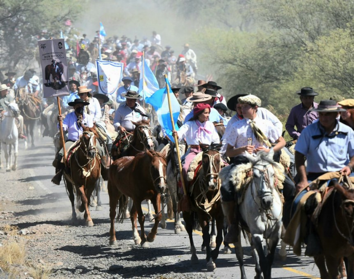 Con homenaje a los veteranos de Malvinas, la Cabalgata de la Fe movilizó 75.000 personas