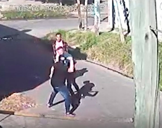 Asesinaron a un chico de 16 años dándole 10 botellazos por no entregar una sidra