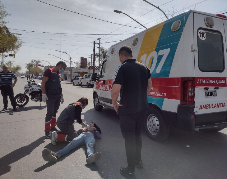 Cruzó distraída y la atropelló un repartidor 