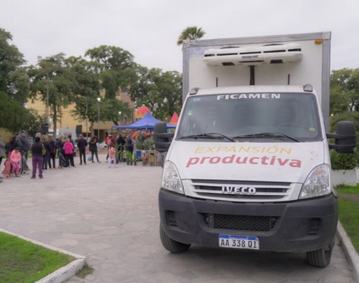 El camión de frutas y verduras visitará a los vecinos de Rivadavia