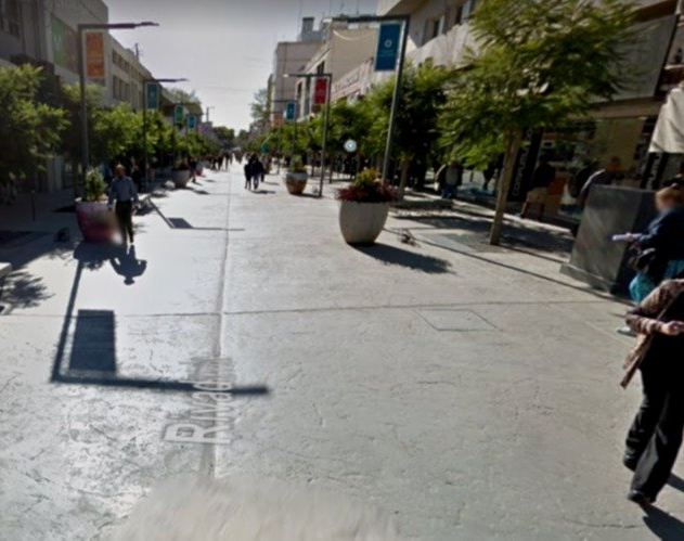 A toda velocidad ingresó con su auto en la Peatonal y fue detenido por la Policía 